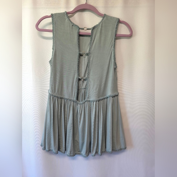 Elegant Lace Trim Tank - Picture 4 of 4